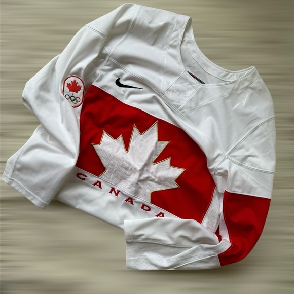 IIHF Team Canada ‘14 Olympic NIKE White Hockey Jersey Women's Size: XS - Picture 4 of 7